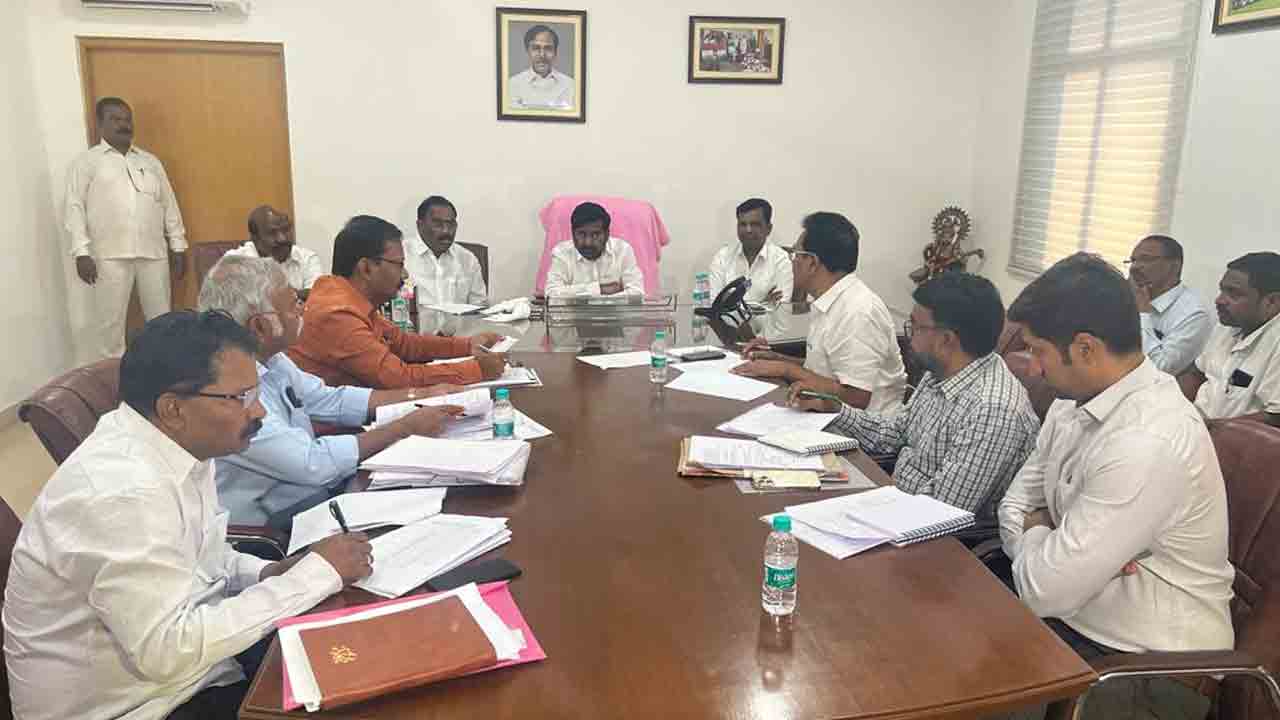 నీటిపారుదల పనులలో వేగవంతం పెంచాలి.. భూసేకరణలో అలసత్వం వద్దు : మంత్రి జ‌గ‌దీశ్ రెడ్డి