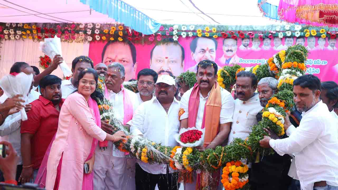 నాడు పీక్కుతిన్న గద్దలే పాదయాత్రలు చేస్తున్నయ్‌