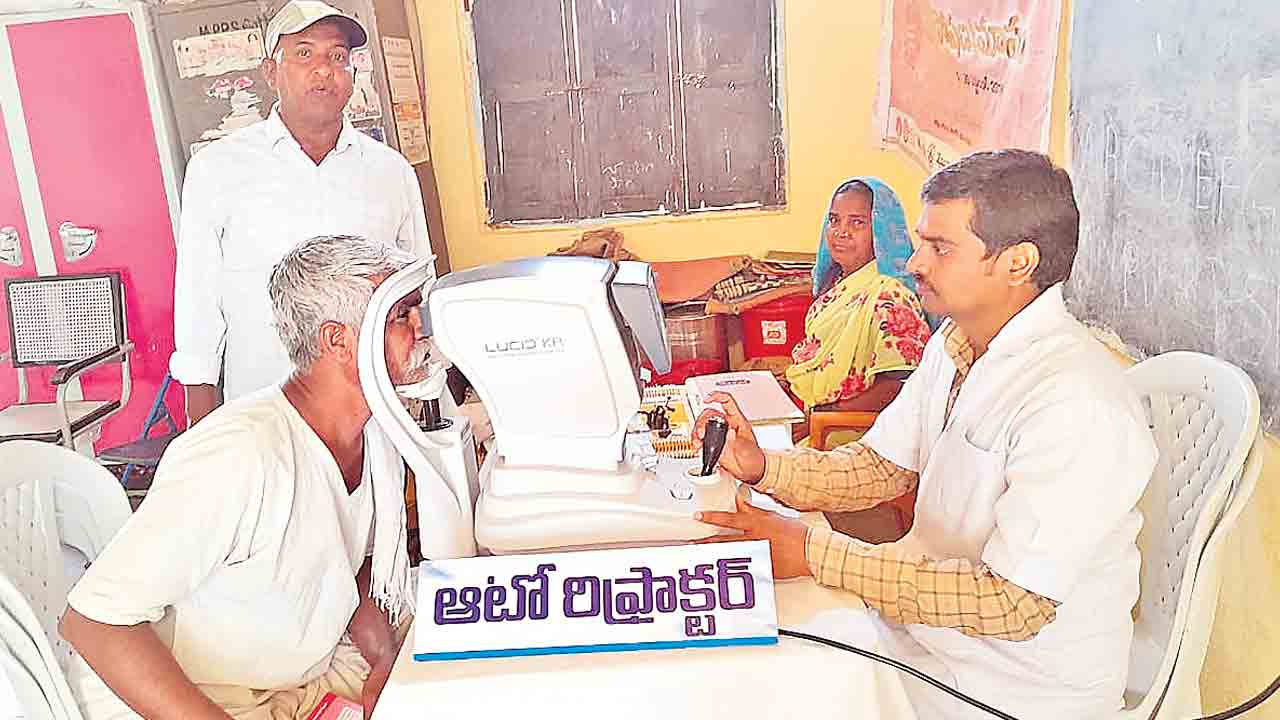 జిల్లాలో కంటి పరీక్షలు