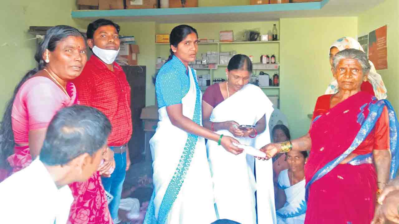 కంటి నిండా వెలుగు.. జిల్లాలో 1,91,993 మందికి కంటి పరీక్షలు