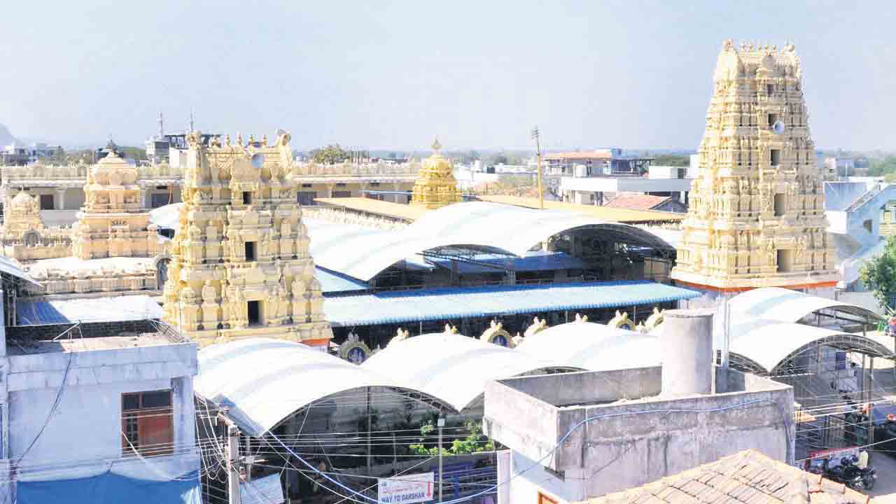 దేదీప్యమానంగా నరసింహుడి క్షేత్రం