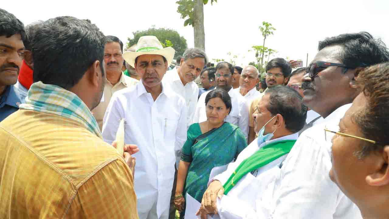 CM KCR | రావినూతలలో పంట నష్టంపై రైతులతో మాట్లాడిన సీఎం కేసీఆర్‌