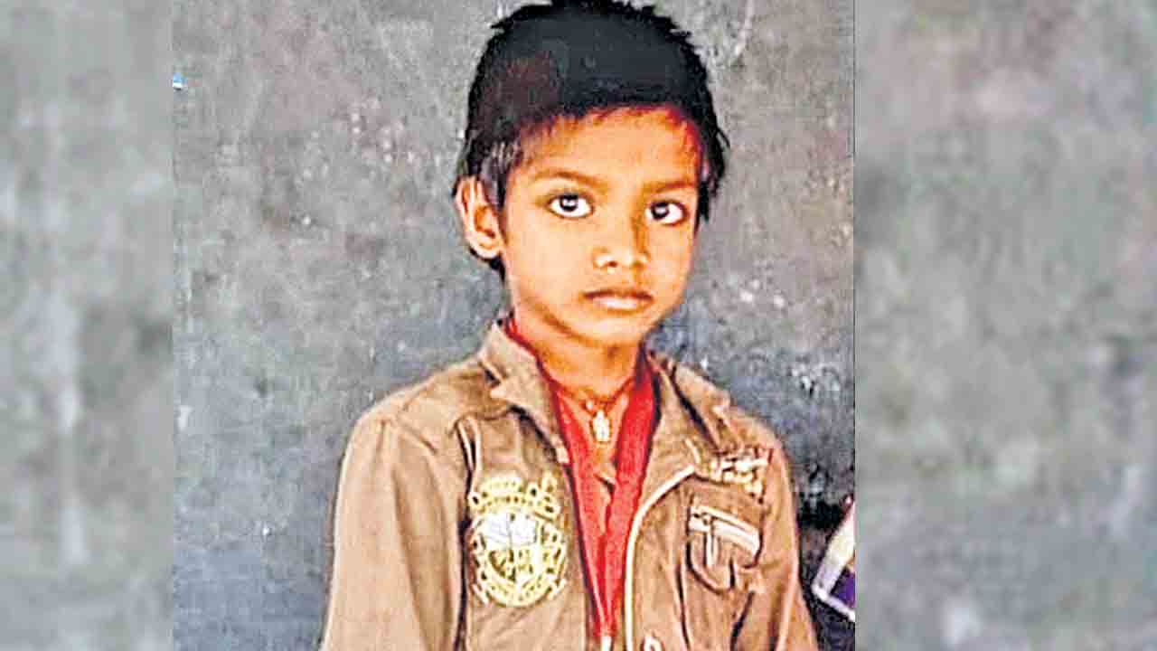 సంపు గోడ కూలి విద్యార్థి మృతి