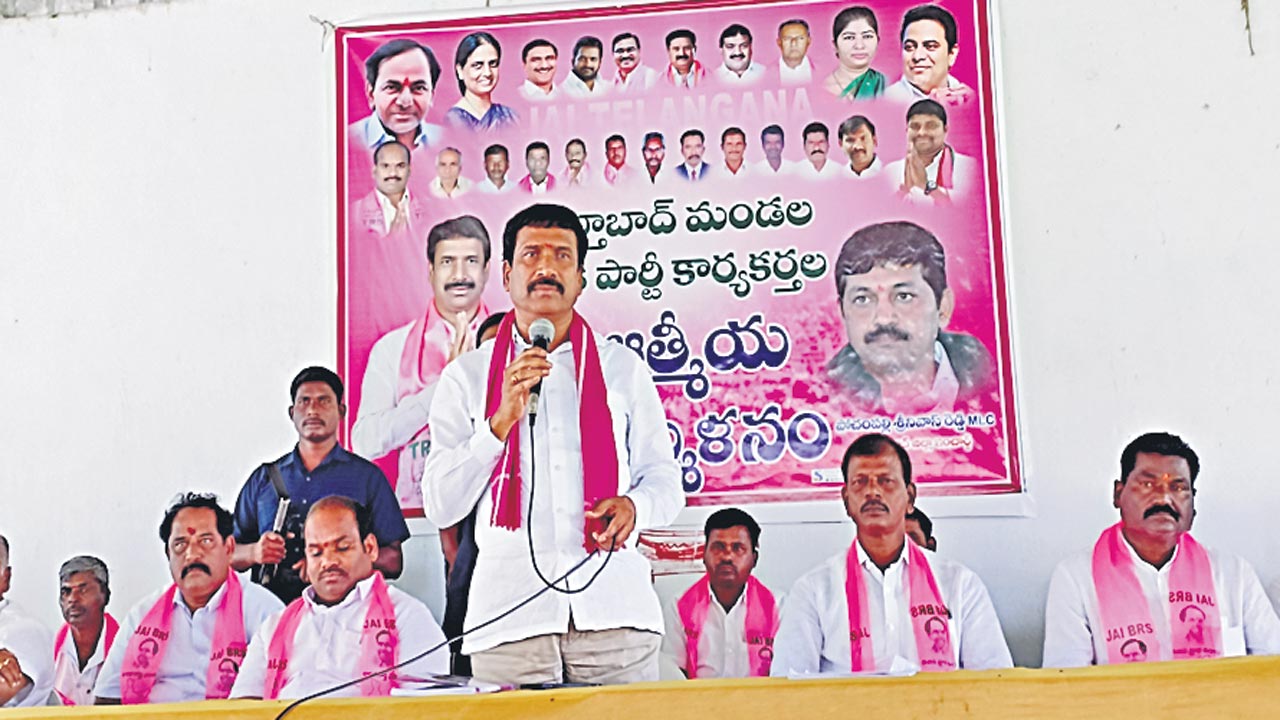 సంక్షేమం, అభివృద్ధిని ప్రజల్లోకి తీసుకెళ్లాలి