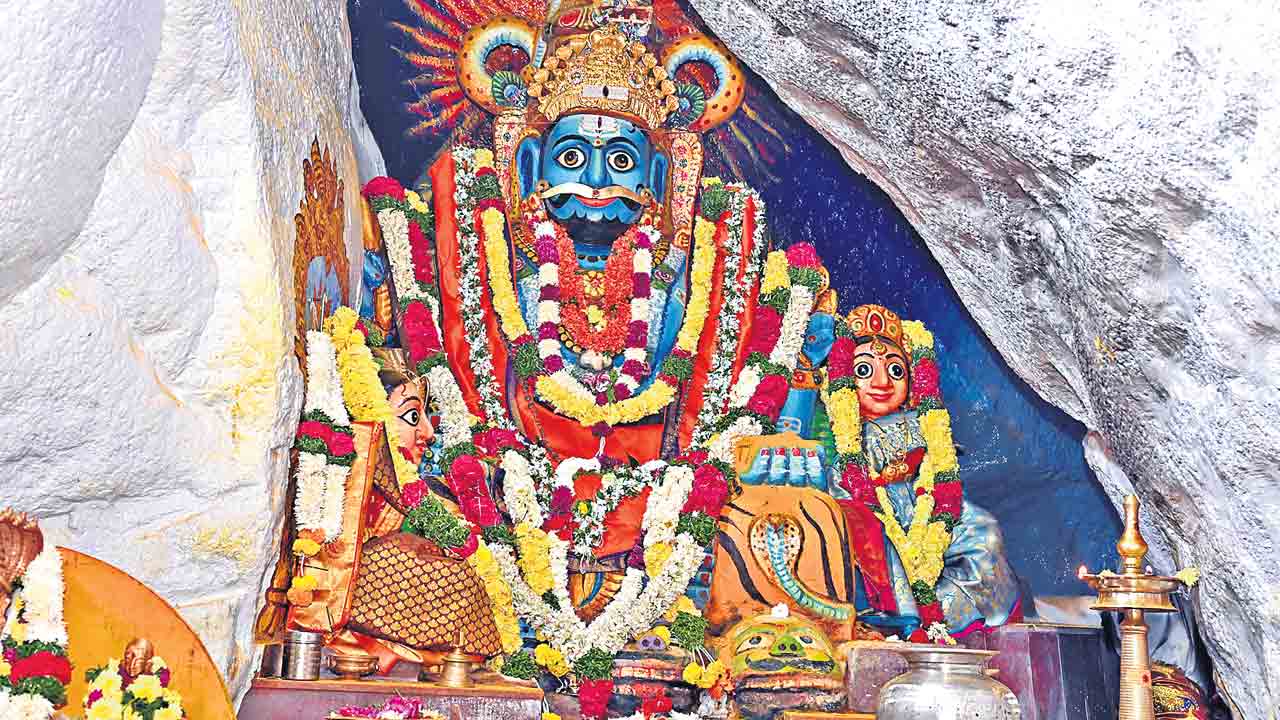 Mallanna Temple | కొమురవెల్లి మల్లన్న పట్నం వారం ఆదాయం ఎంతంటే ?