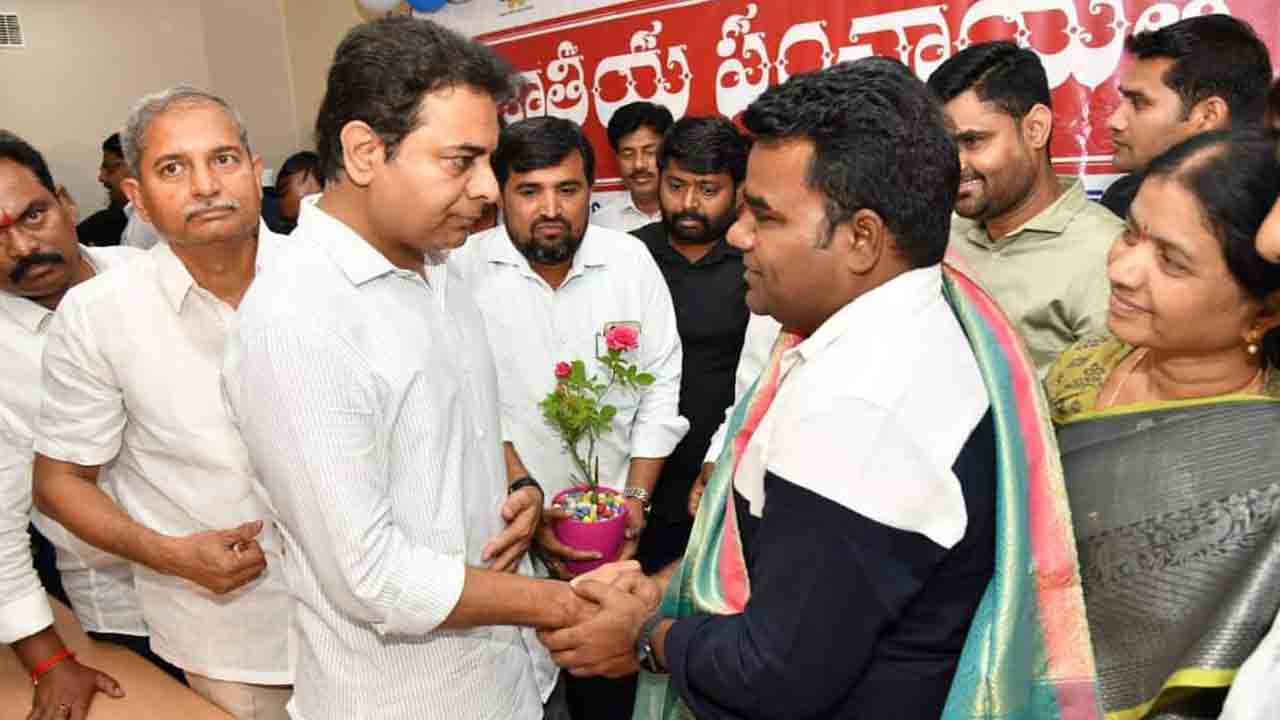 Minister KTR | అద్భుతమైన సినిమా తీశావ్.. బలగం మూవీ డైరెక్టర్ వేణుకు మంత్రి కేటీఆర్ అభినందన
