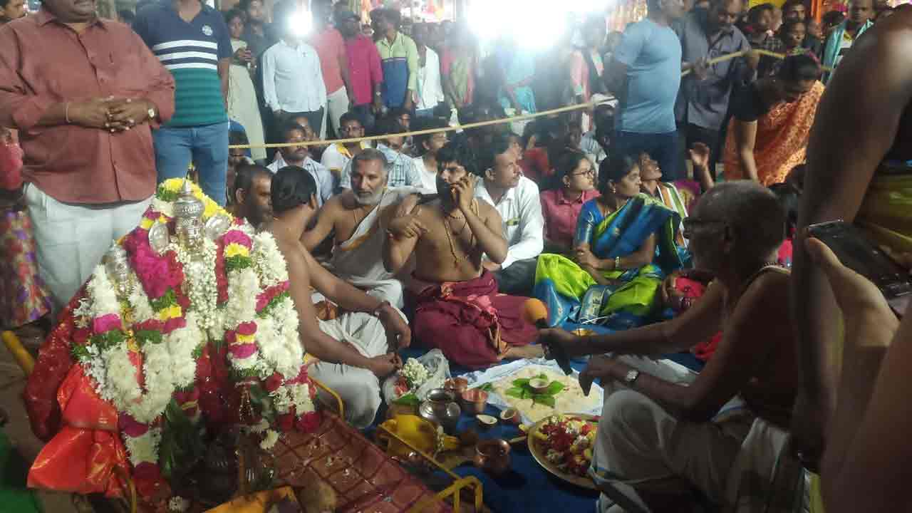 వైభవంగా శ్రీలక్ష్మీనరసింహుడి రథోత్సవం