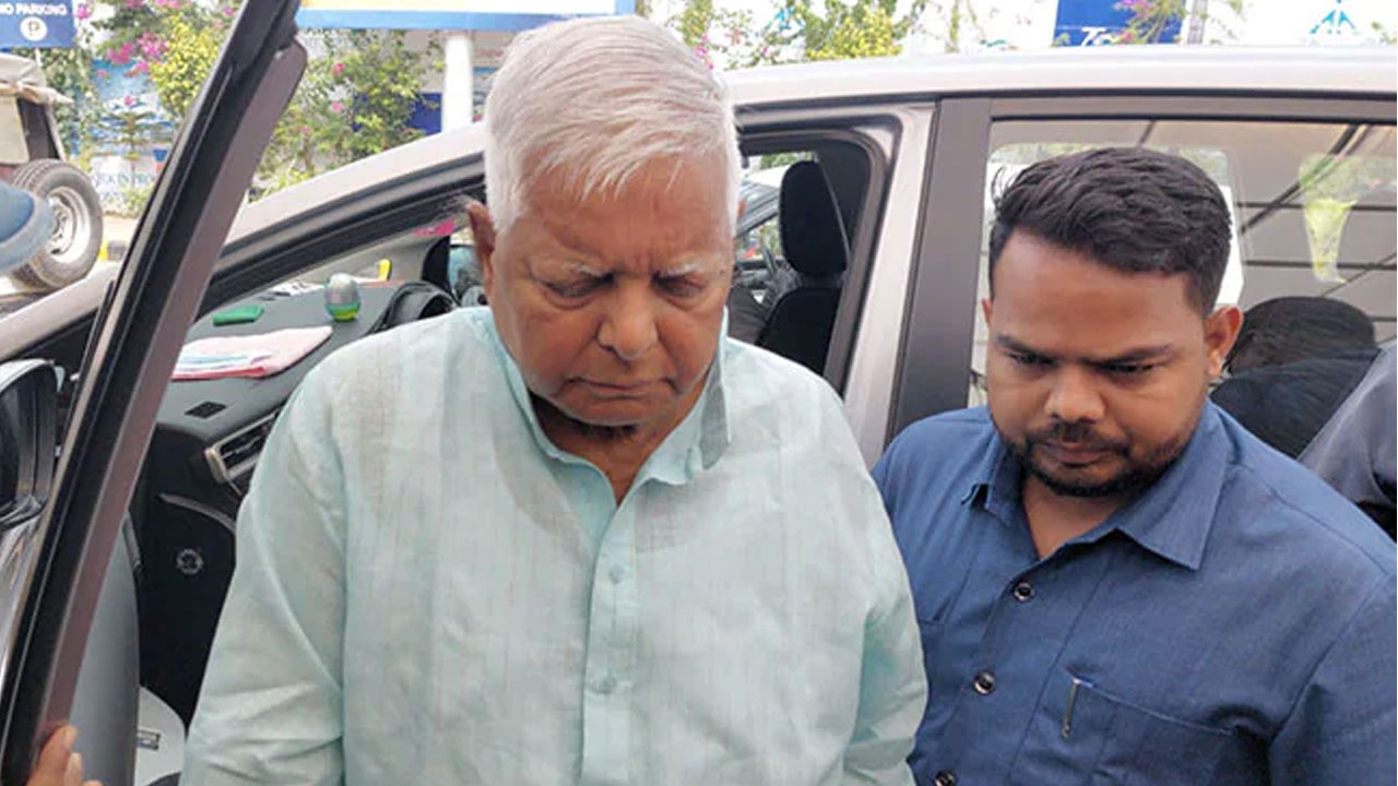 Lalu Prasad Yadav: లాలూ ప్ర‌సాద్ యాద‌వ్‌ను ప్ర‌శ్నిస్తున్న సీబీఐ