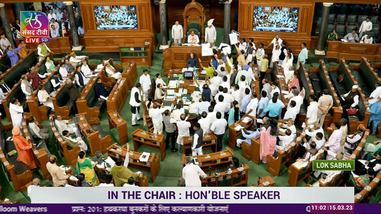 Loksabha: లోక్‌స‌భ మ‌ధ్యాహ్నం 2 గంట‌ల వ‌ర‌కు వాయిదా