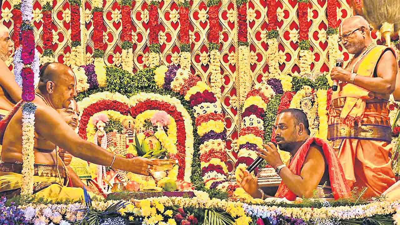 ఇల వైకుంఠాన కల్యాణ వైభోగం