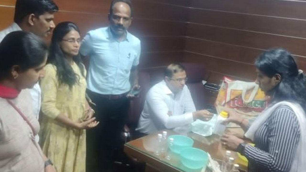 Prashanth Madal: బీజేపీ ఎమ్మెల్యే కుమారుడి ఇంట్లో 8 కోట్ల న‌గ‌దు సీజ్‌..వీడియో