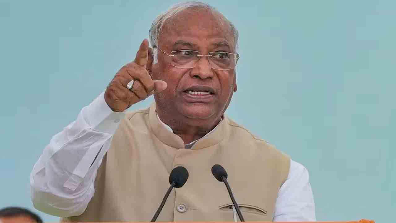 Mallikarjun Kharge | నిజాలు మాట్లాడితే సభ నుంచి గెంటేస్తారు.. రాహుల్‌ సభ్యత్వం రద్దుపై ఖర్గే వ్యాఖ్యలు