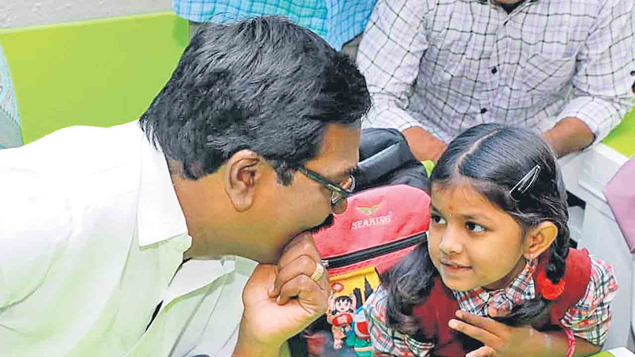 ప్రతి బడికి మిషన్‌ భగీరథ నీళ్లు