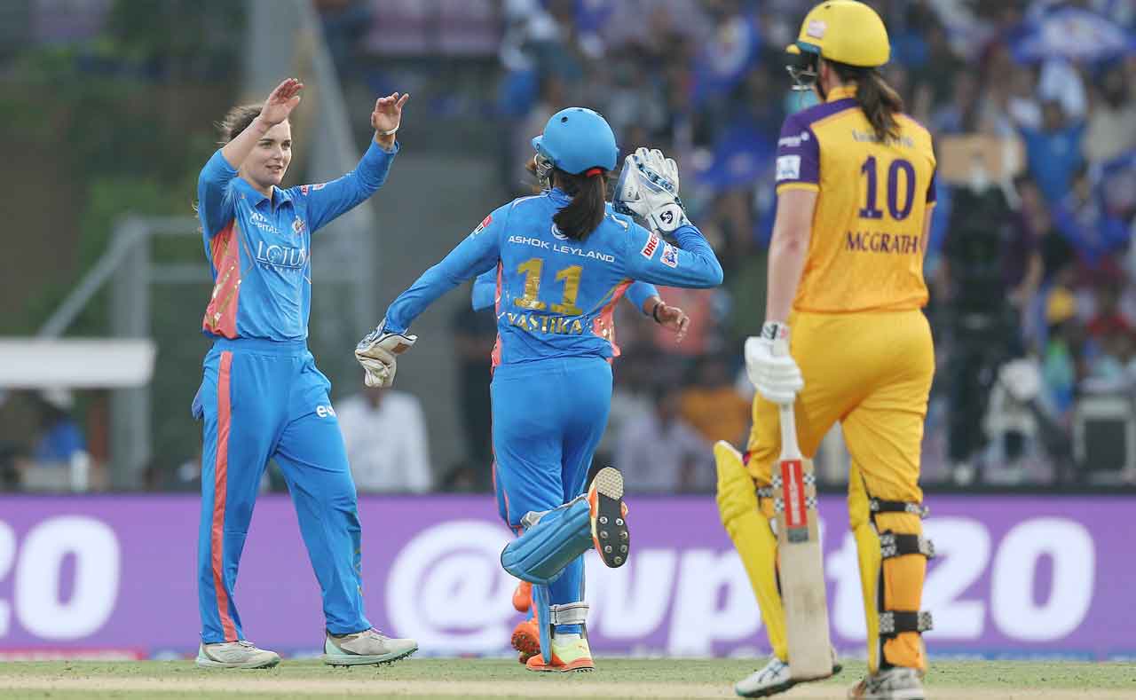 MI vs UPW | గూగ్లీతో మెక్‌గ్రాత్‌ను బోల్తా కొట్టించిన అమేలియా.. యూపీ స్కోర్‌ ఎంతంటే..?