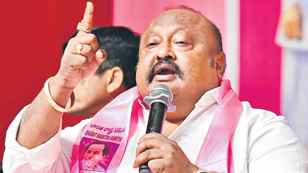 ఒక్కటైన గులాబీ చేతనం