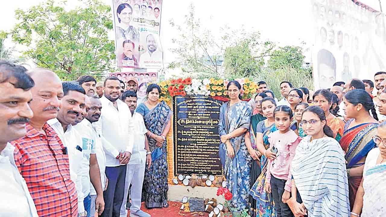 దశలవారీగా డివిజన్లలో అభివృద్ధి
