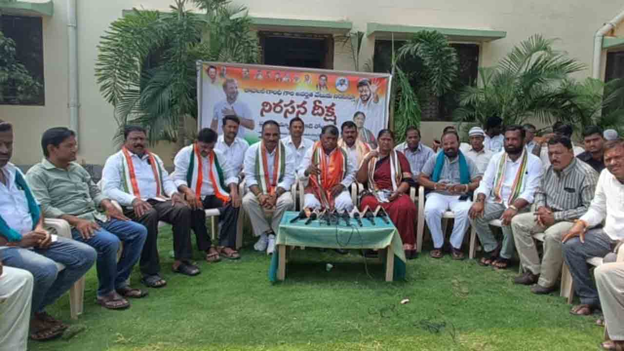 Narendra Modi | దేశ సంపదను అదానీకి కట్టబెడుతున్న మోదీ : ములుగు ఎమ్మెల్యే సీతక్క