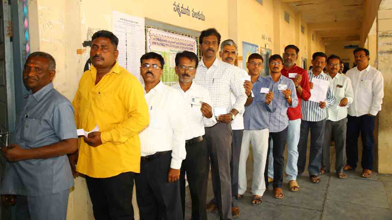 Teacher MLC Elections | కొన‌సాగుతున్న టీచ‌ర్ ఎమ్మెల్సీ ఎన్నిక‌లు.. 10 గంట‌ల వ‌ర‌కు 19.54 శాతం పోలింగ్ న‌మోదు