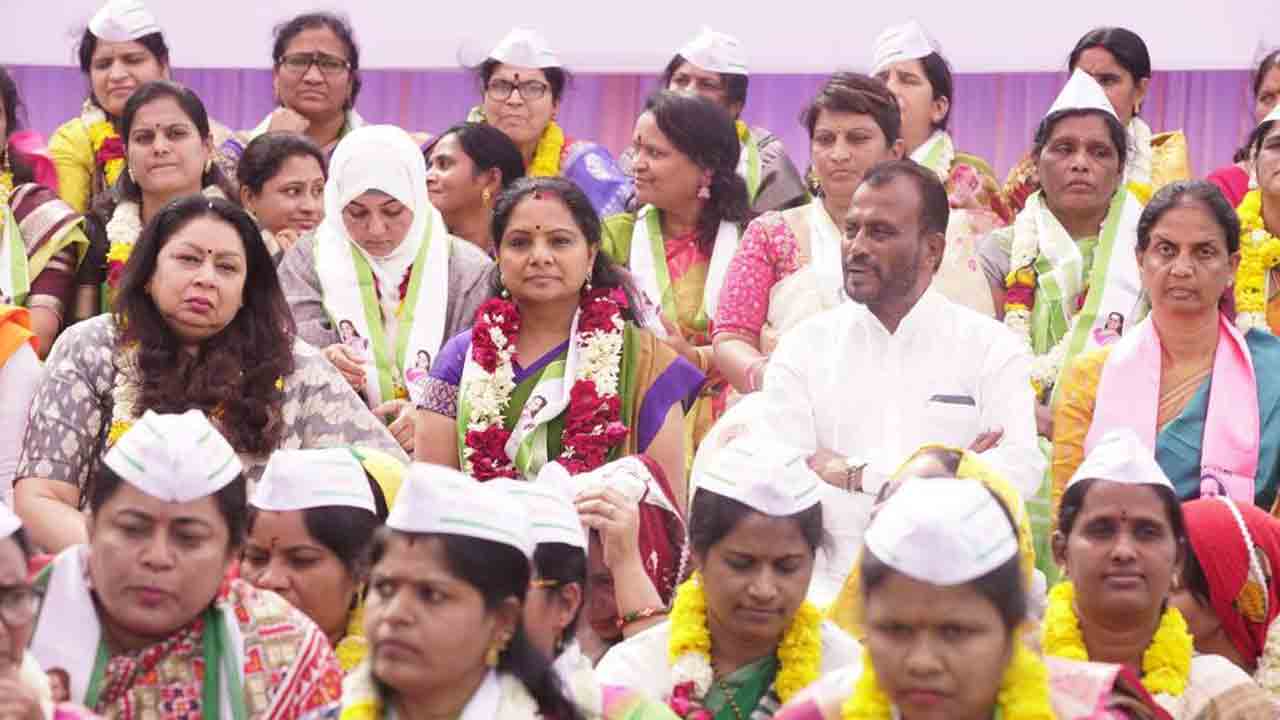 MLC Kavitha | ఢిల్లీలో ముగిసిన దీక్ష‌.. మ‌హిళా రిజ‌ర్వేష‌న్ సాధించే వ‌ర‌కు విశ్ర‌మించం : ఎమ్మెల్సీ క‌విత‌