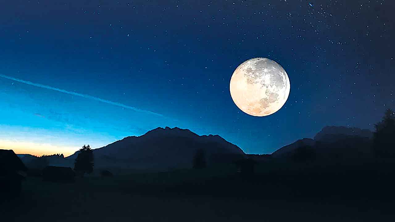 Moon | భూమికి దూరమవుతున్న చంద్రుడు