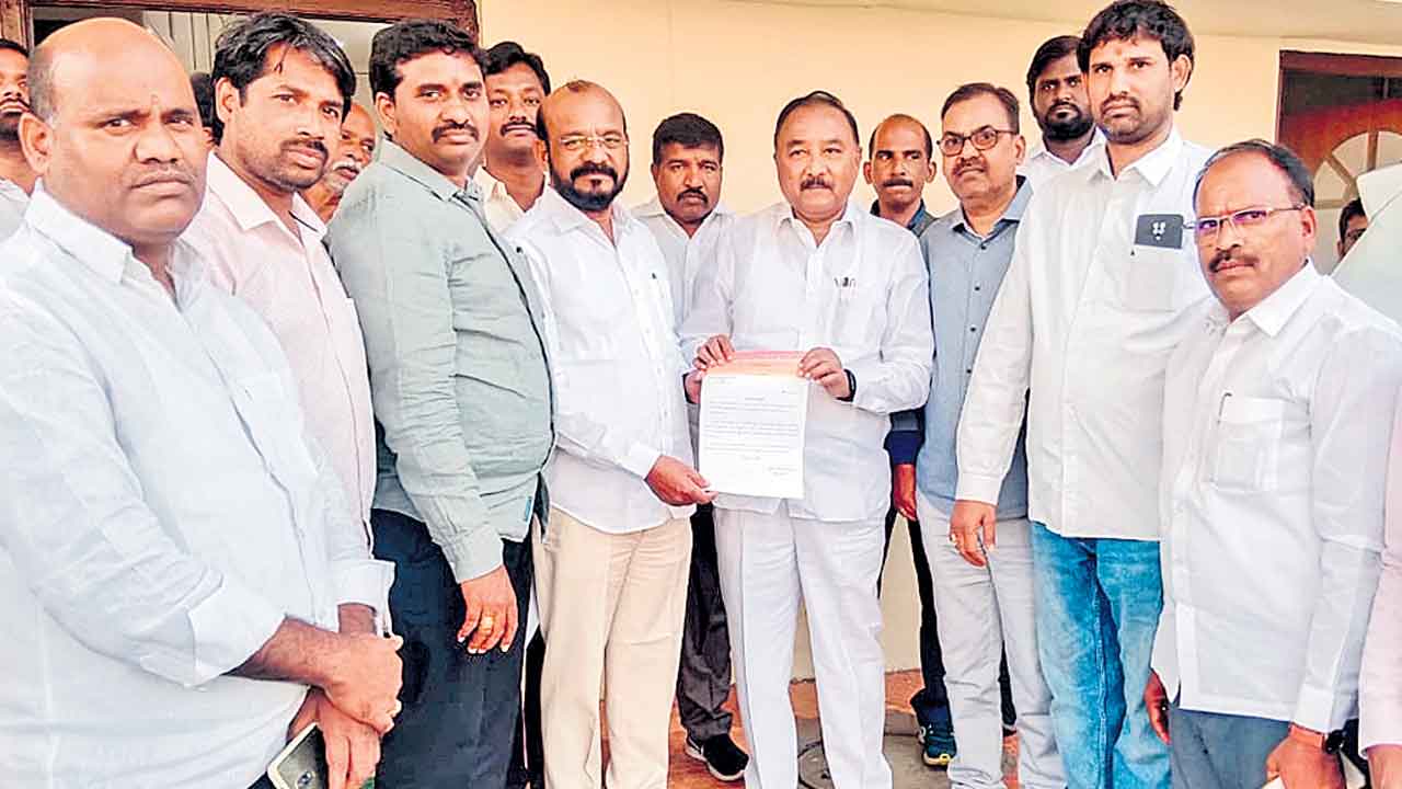 ముదిరాజ్‌ టీవీవీ అధ్యక్షుడిగా దినేశ్‌కుమార్‌