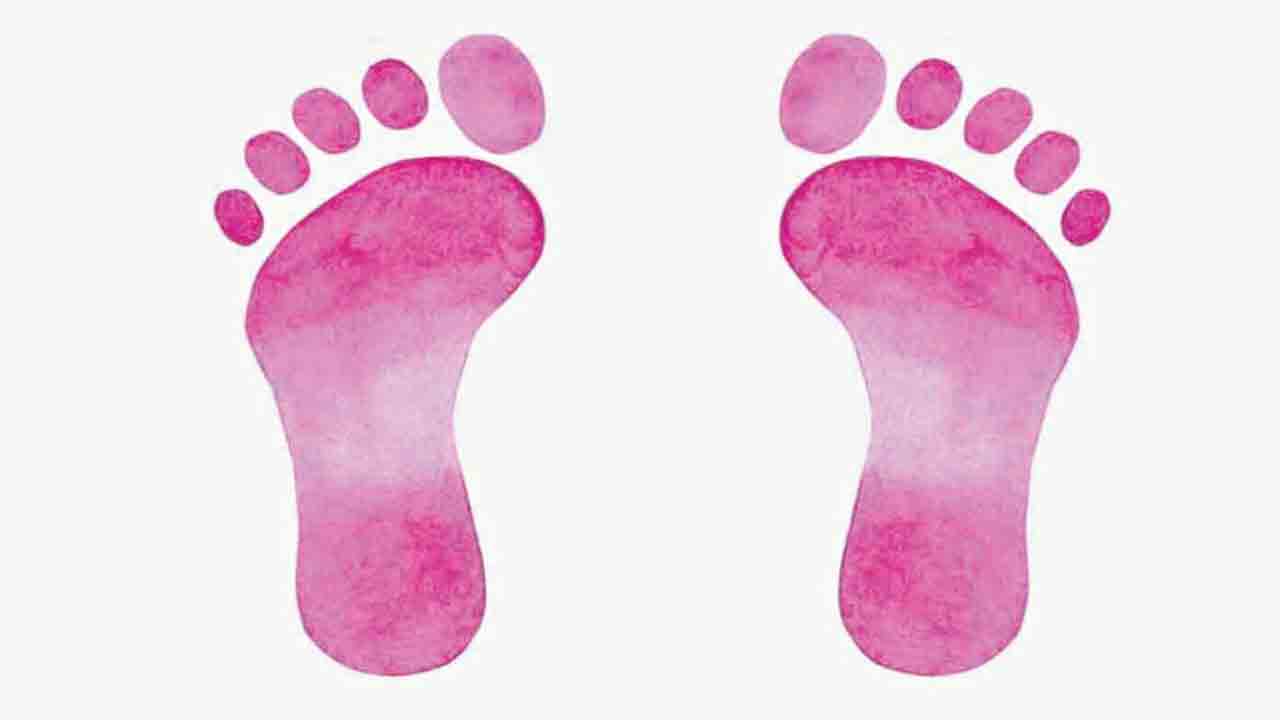 నలిగిన పాదాలు!