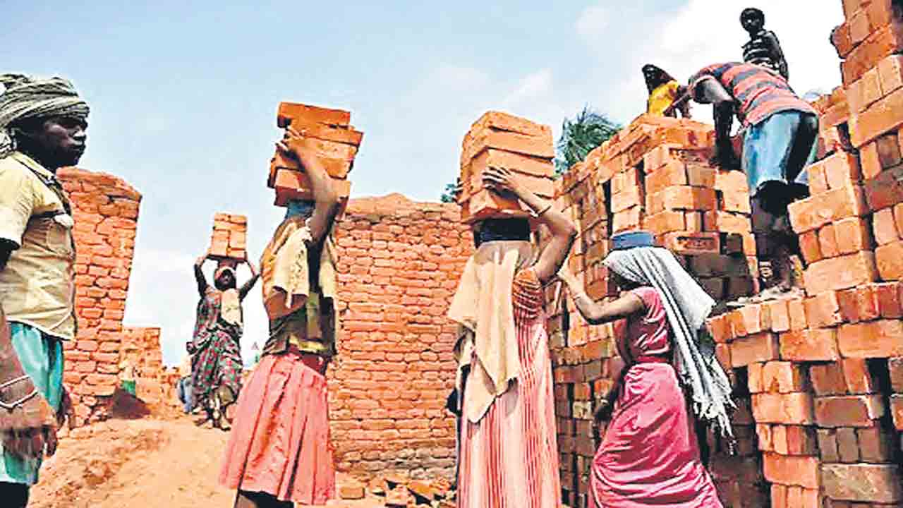 వలస జీవులకు అండగా సీఐడీ