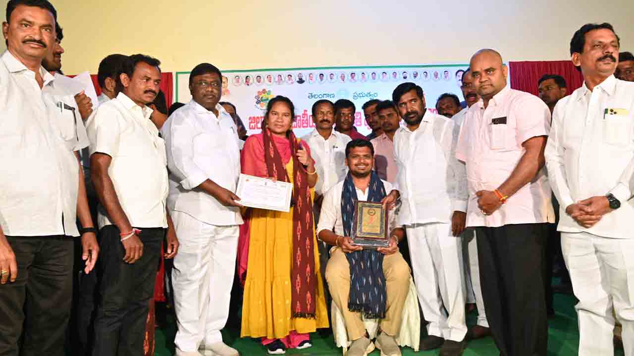 సీఎం కేసీఆర్‌ దార్శనికతతోనే గ్రామాల్లో సమగ్రాభివృద్ధి