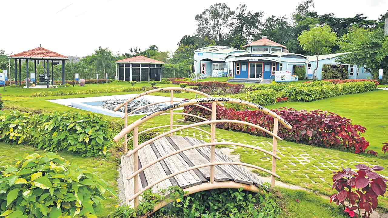 పచ్చదనం పరిఢవిల్లాలి.. హెచ్‌ఎండీఏ ఆధ్వర్యంలో 4 చోట్ల పార్కుల అభివృద్ధి