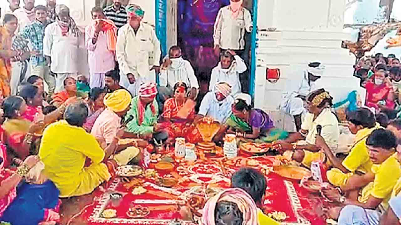 ఘనంగా పెద్దమ్మ పెద్దిరాజుల కల్యాణం