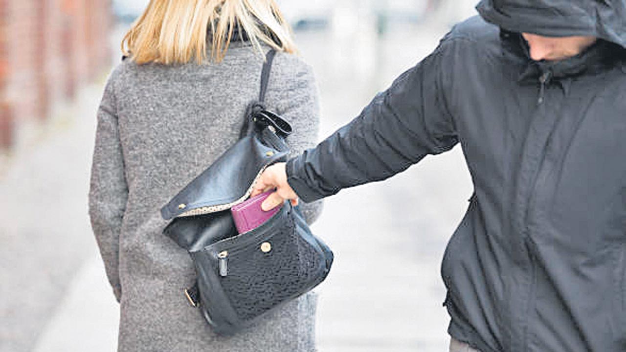 Pick Pocketers | పేరుకే చిన్న దొంగలు‌.. హైదరాబాద్‌లో ఏడాదికి 40 కోట్లు దోచేస్తున్న పిక్‌ పాకెటర్స్