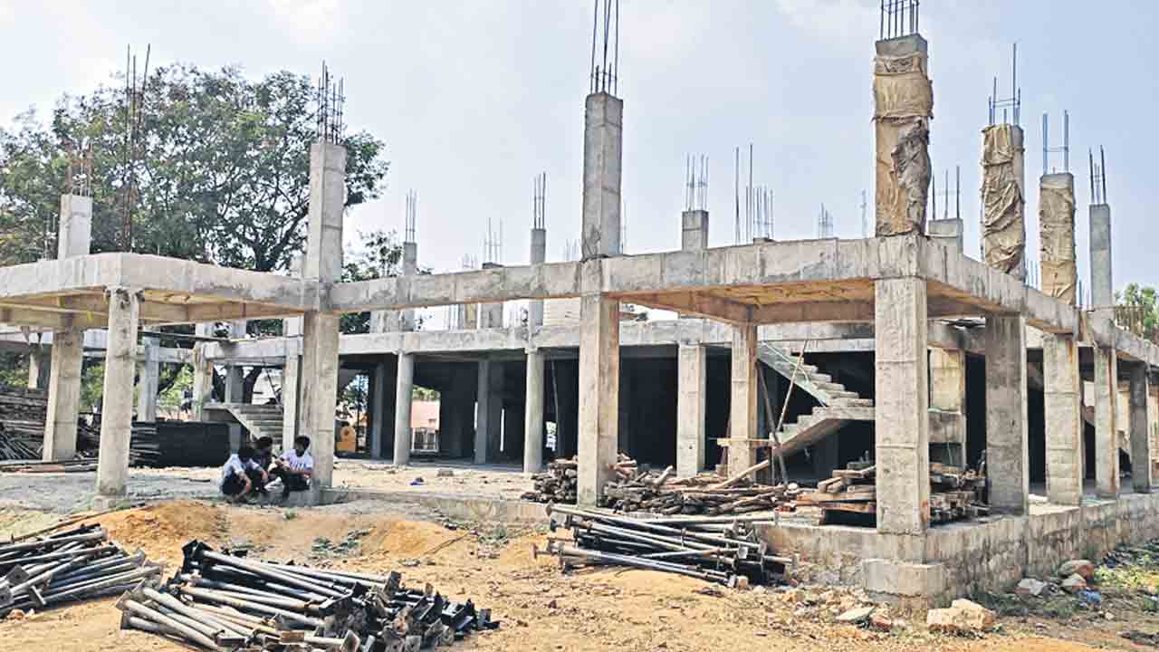 ఈధునికంగా.. అద్భుతంగా..