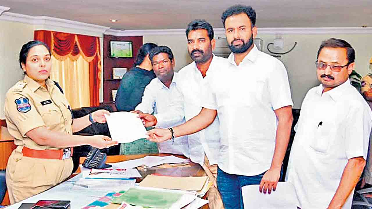 కోమటిరెడ్డిని అరెస్టు చేయాలి