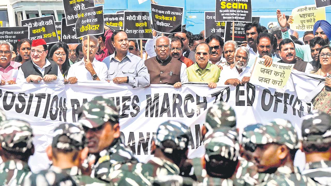 200 మంది ఎంపీలు.. 2000 మంది పోలీసులు