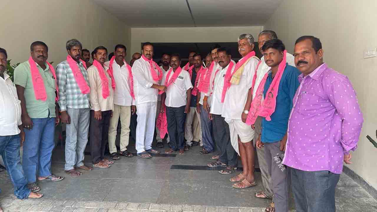 అడ్డంకులతో అభివృద్ధిని ఆపలేరు