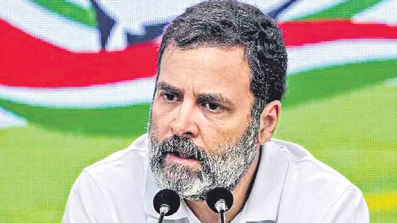 ప్రభుత్వ బంగ్లా ఖాళీ చేయండి