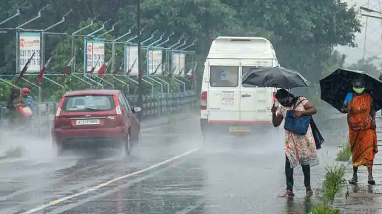 Telangana Weather | మరో నాలుగు రోజులు వానలు.. పలు జిల్లాల్లో ఉరుములు, మెరుపులతో కూడిన వర్షాలు