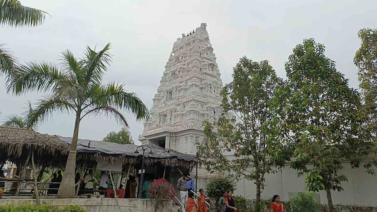 Merger | రాజాం శ్రీ వేంకటేశ్వర స్వామి ఆలయం టీటీడీలో విలీనం..ఈవోకు పత్రాలు అందజేత