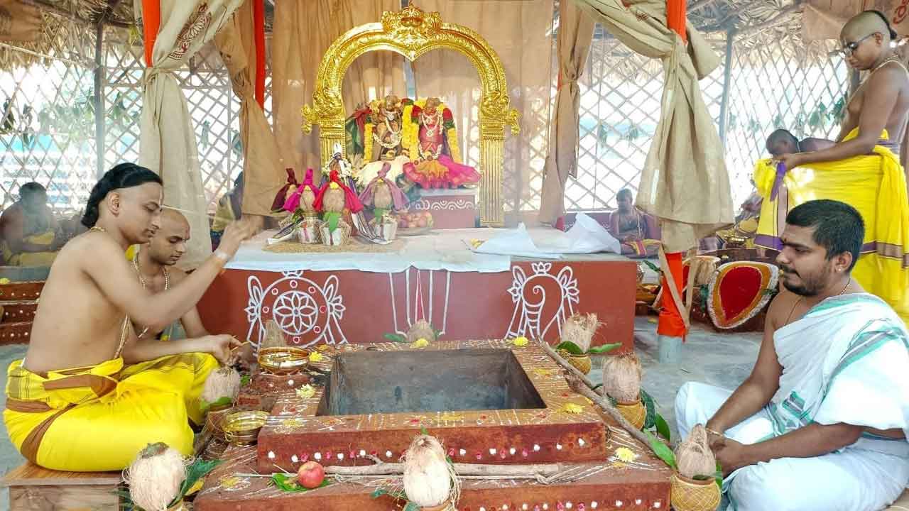 వైభవంగా రామాయణ మహాక్రతువు ప్రారంభం