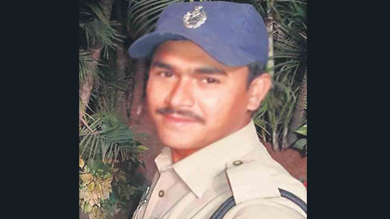 ఏసీబీకి చిక్కిన అవినీతి పోలీస్