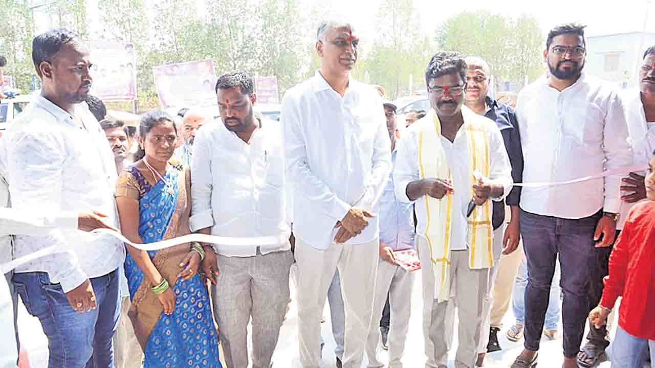 కట్టేది మేము..కూల్చేది బీజేపీ!