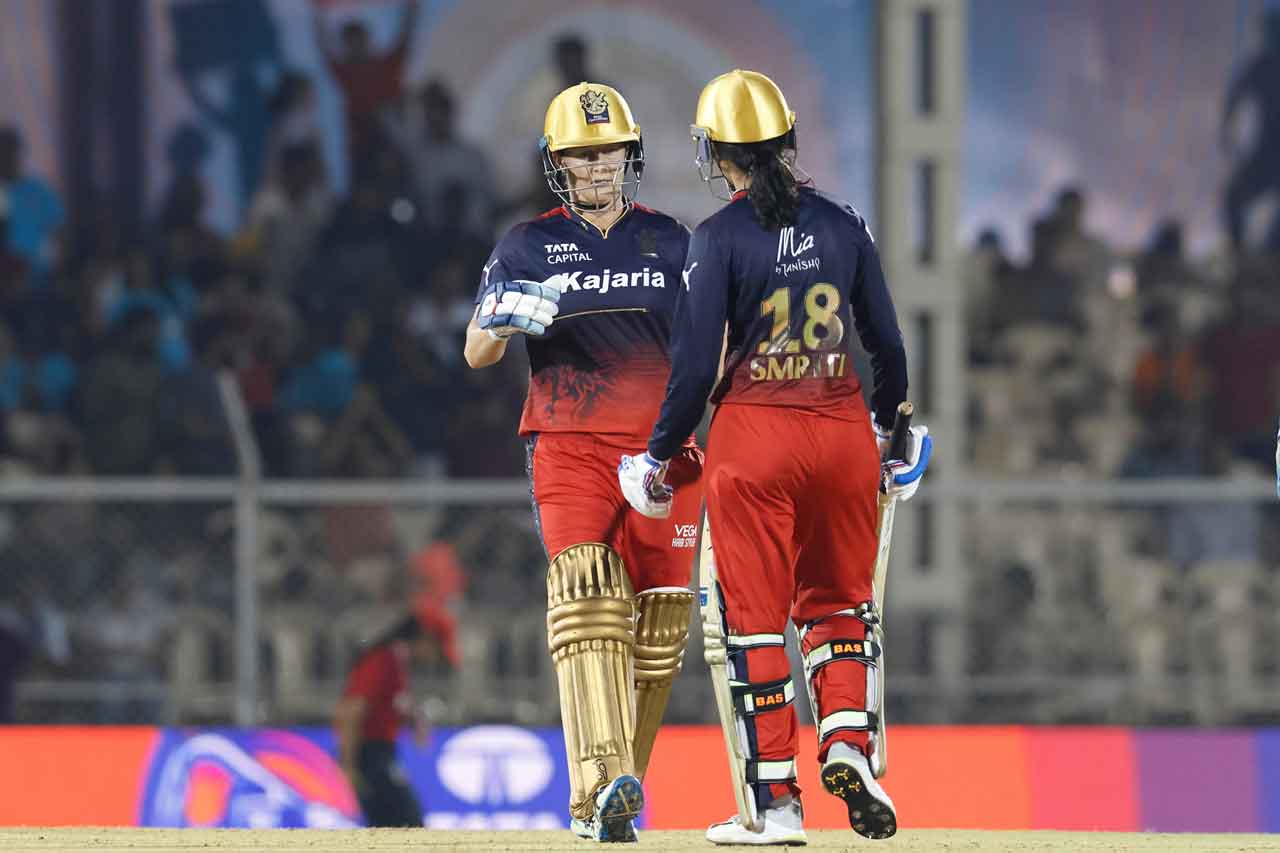 RCB vs GG | ప‌వ‌ర్ ప్లేలో దంచి కొట్టిన ఆర్సీబీ ఓపెన‌ర్లు.. స్కోర్ ఎంతంటే..?