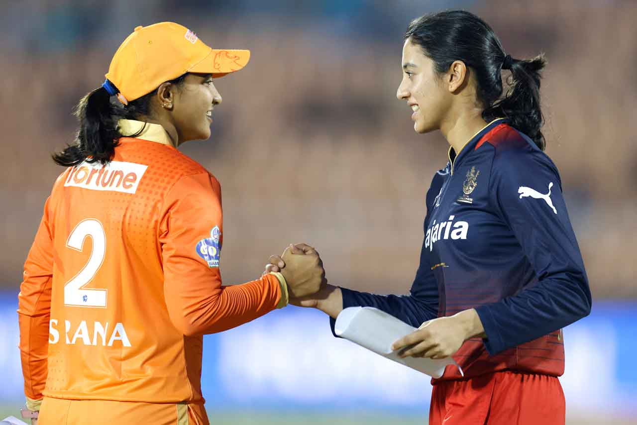 RCB vs GG | టాస్ గెలిచి బ్యాటింగ్ తీసుకున్న గుజరాత్ జెయింట్స్