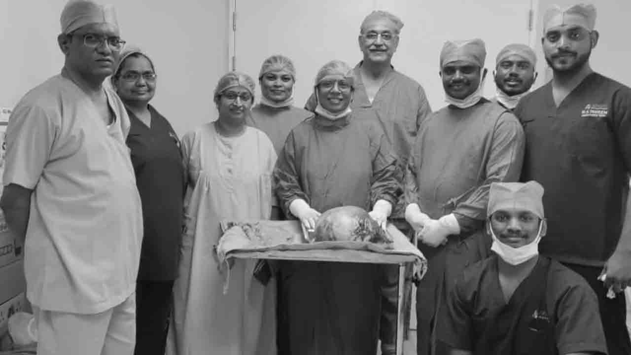 Ovarian tumor | 64 ఏండ్ల వృద్ధురాలి క‌డుపులో 5 కిలోల అండాశ‌య క‌ణితి తొల‌గింపు