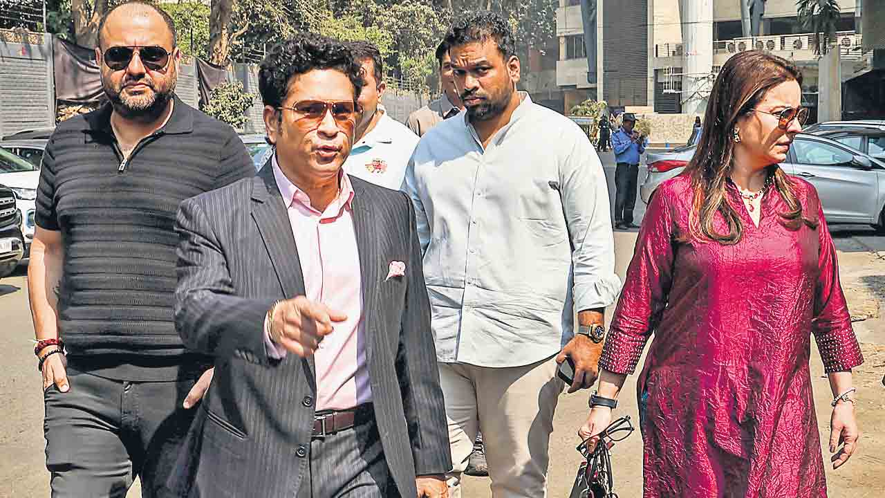 వాంఖడేలో సచిన్‌ నిలువెత్తు విగ్రహం