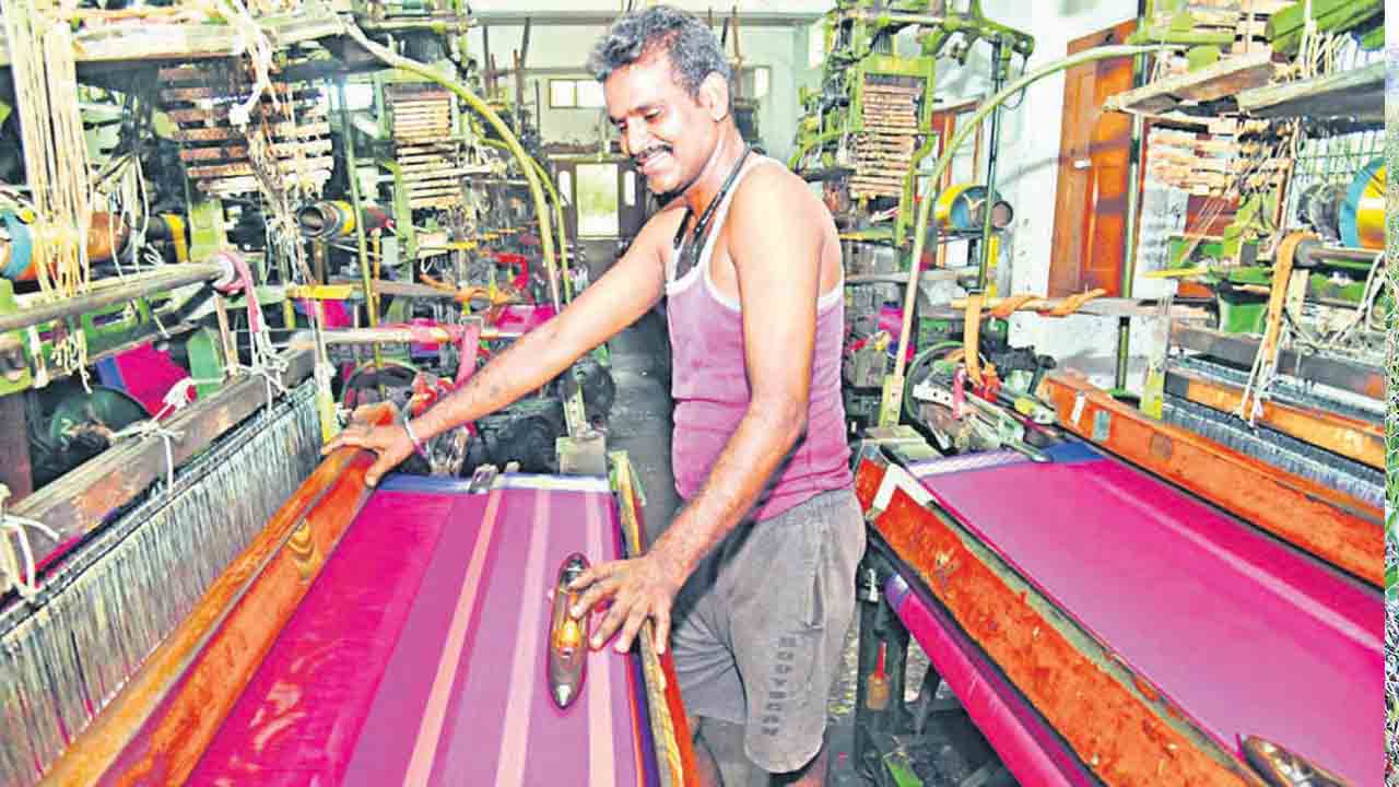 కోటి చీరెలు.. 350 కోట్లు