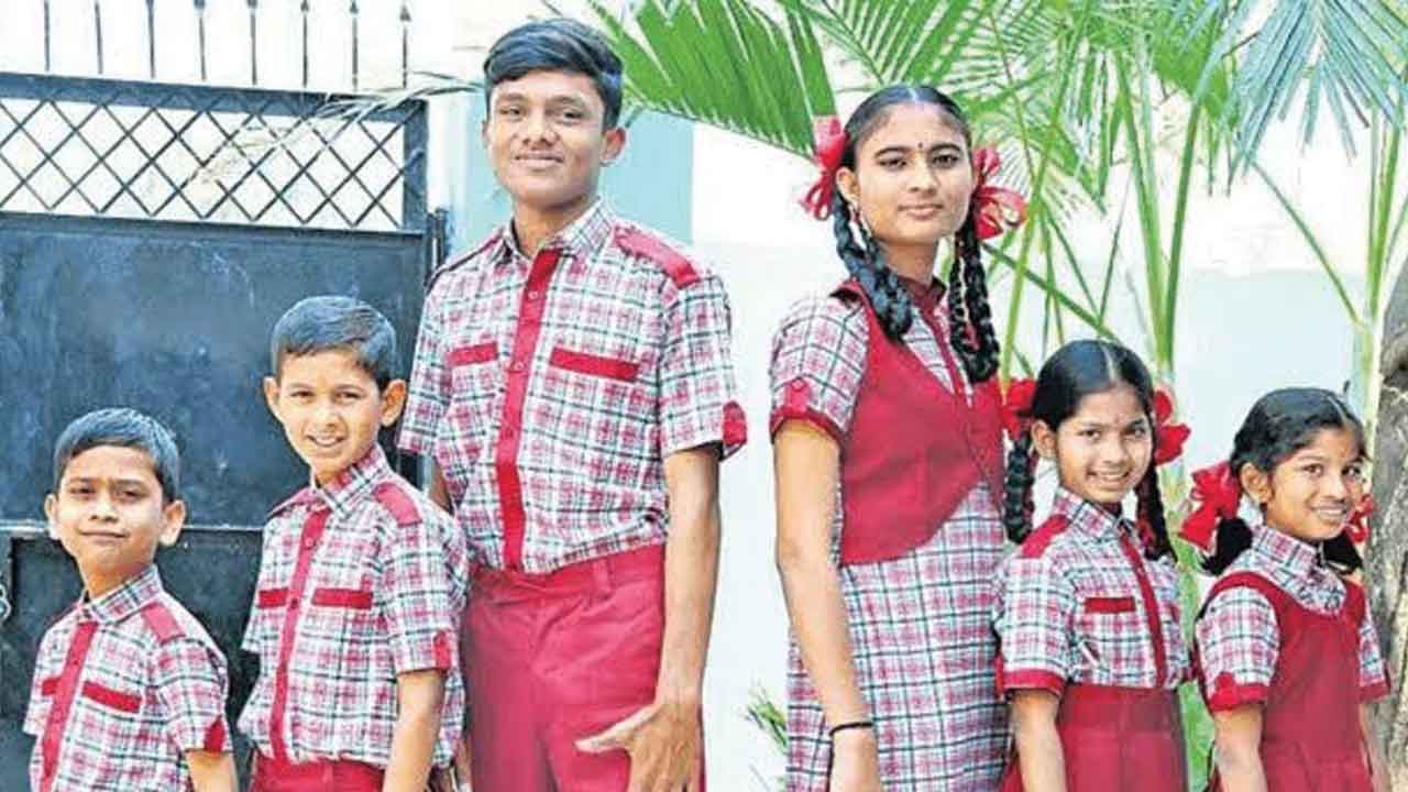 Telangana | బడి ప్రారంభానికి ముందే యూనిఫామ్స్‌.. ప్రభుత్వ పాఠశాలల విద్యార్థులకు అందించేందుకు సర్కారు కసరత్తు