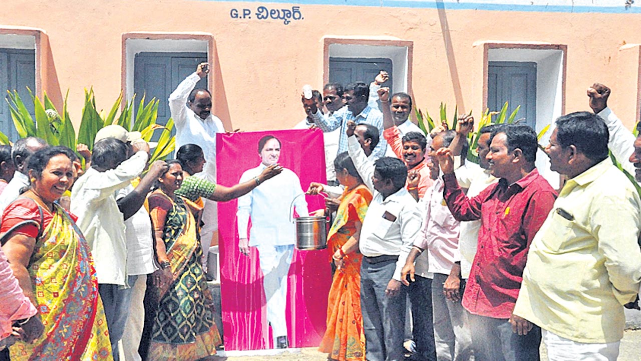 సెర్ప్‌ ఉద్యోగుల వేతనోత్సాహం