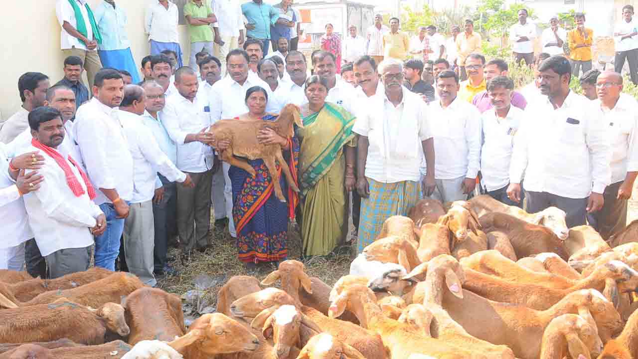 సంక్షేమ పథకాల అమలులో తెలంగాణ దేశానికే ఆదర్శం