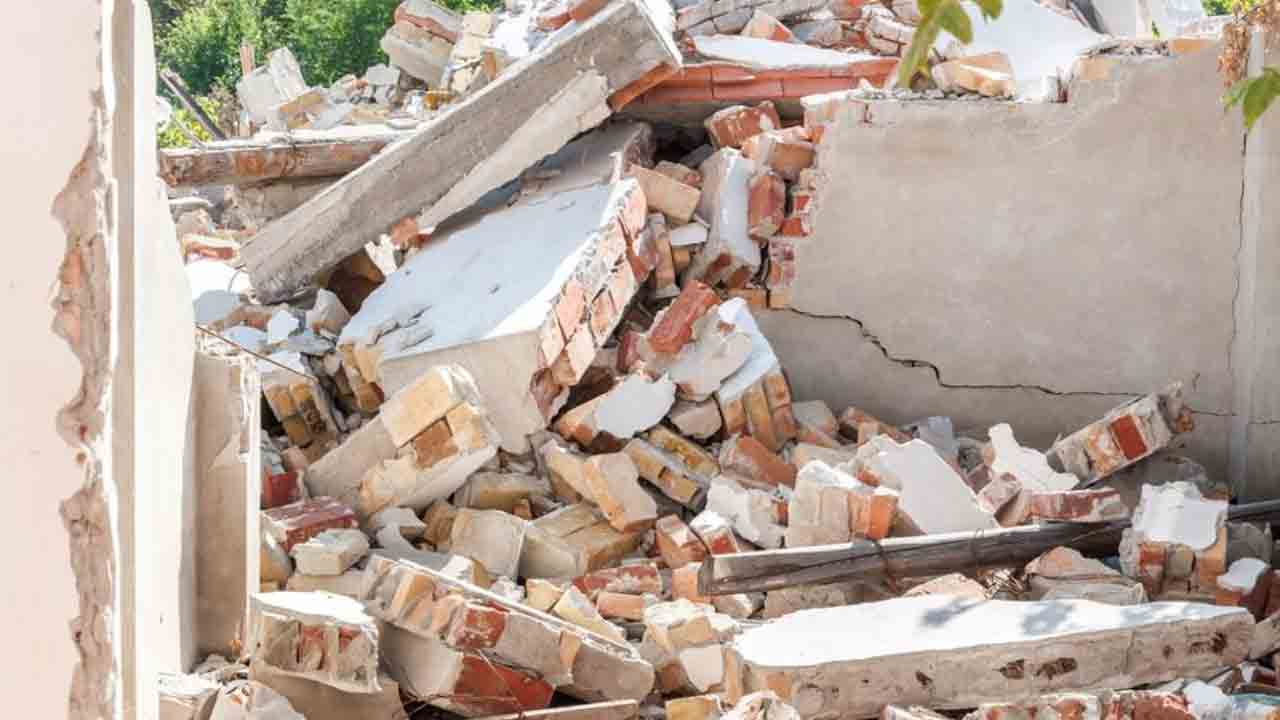 Parvathipuram | పార్వతీపురంలో గోడకూలి ఇద్దరు మృతి.. మరో ముగ్గురికి గాయాలు